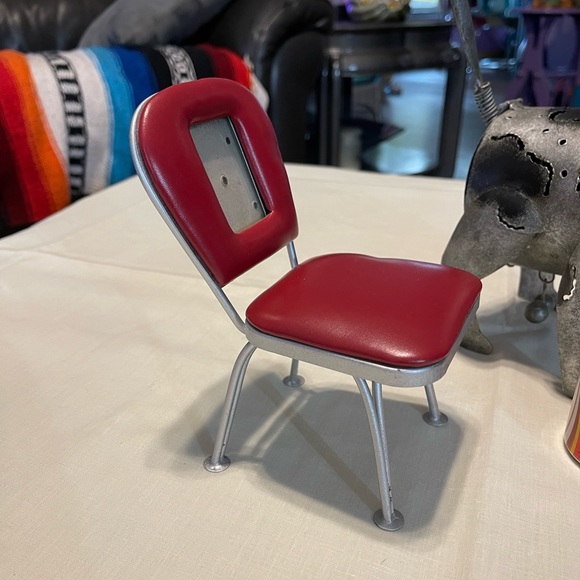 Retro Chair 🪑 Picture Frame - Picture 8 of 12